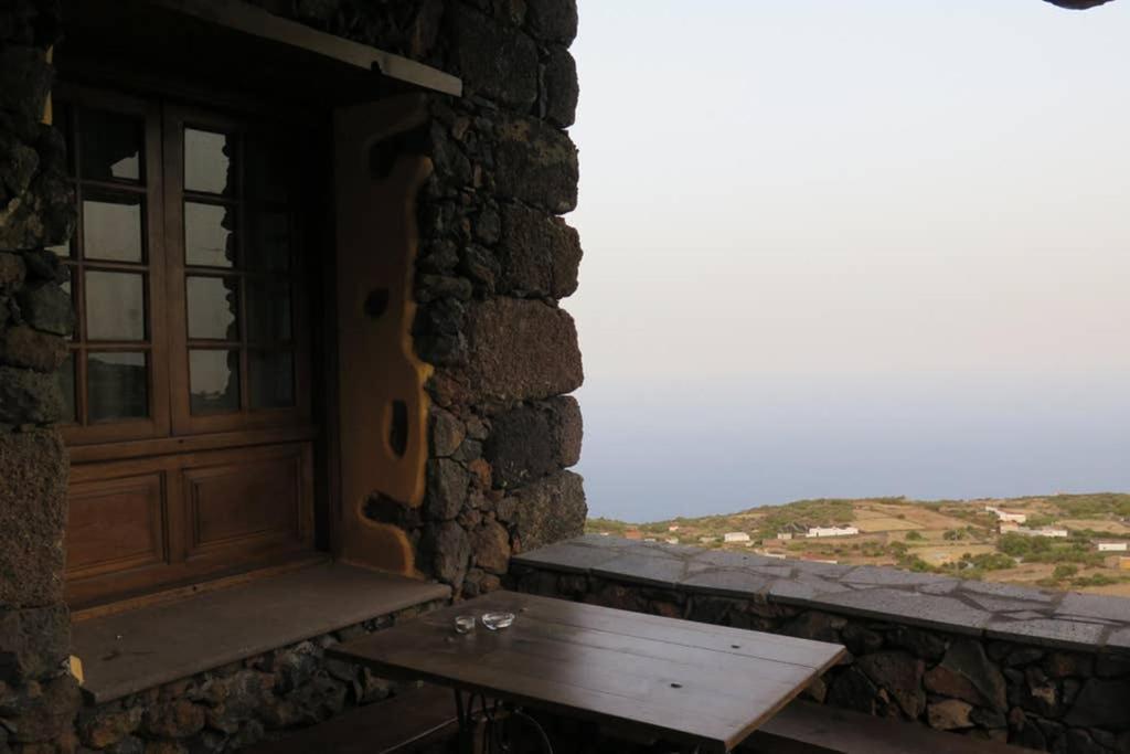 La Casa De La Lima Las Rosas (El Hierro)
